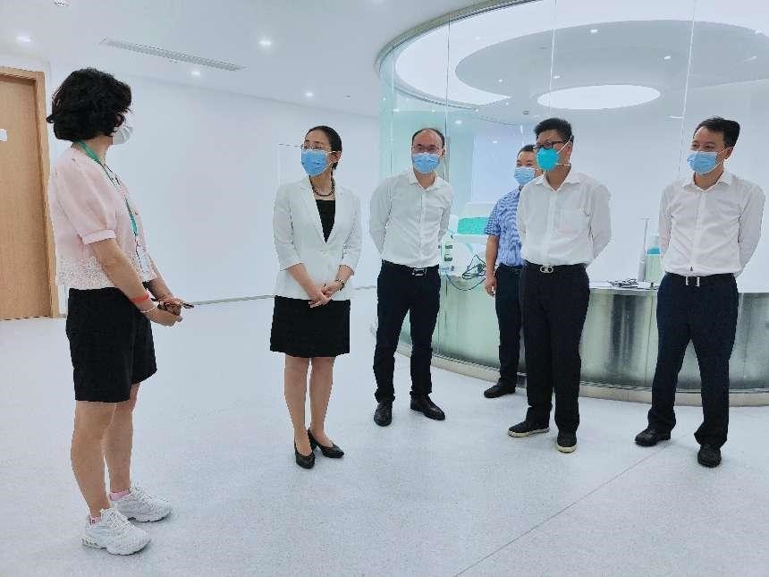 奉贤区副区长张娣芳一行走访调研衷博瑞佳